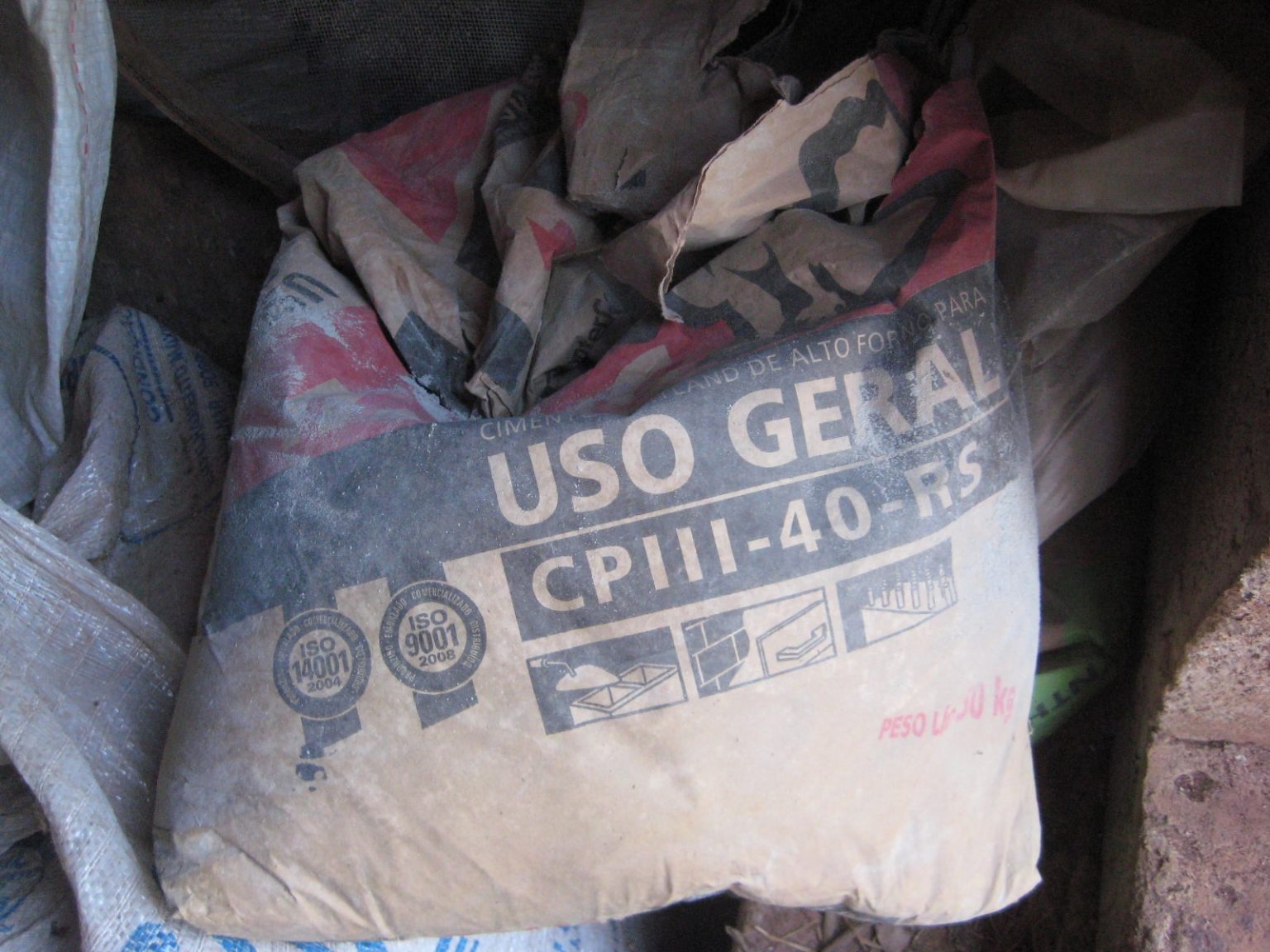 COMO CONSERVAR O CIMENTO saco de cimento aberto