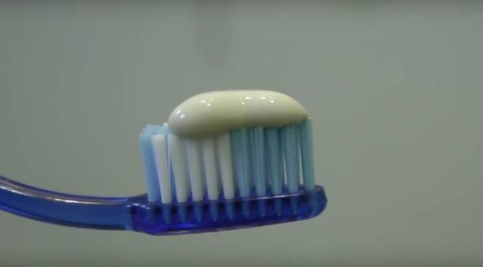 Pasta de dente 8X1 caseira e natural