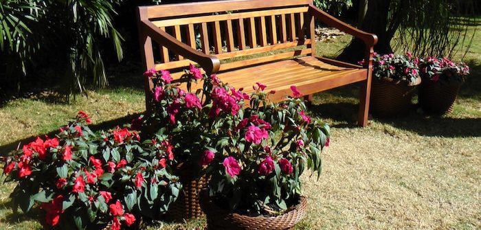 Como Proteger Móveis de Madeira do Sol e Chuva