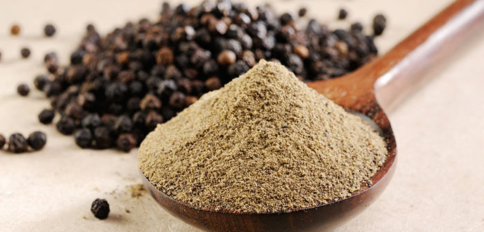 pimenta do reino em pó e grãos