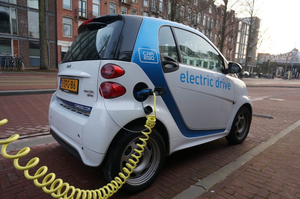 Vantagens e Desvantagens dos Carros Elétricos carro eletrico amsterdan