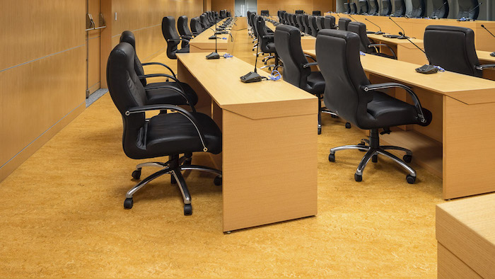 Revestimento de linóleo Prós e Contras escritório com piso linóleo