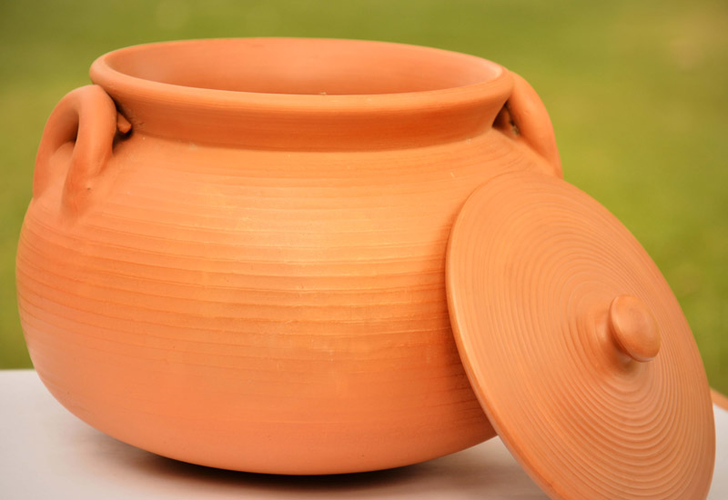 Cozinhar em Panela de Barro pode ser 10 vezes Melhor que qualquer outra panela de barro com tampa ao lado