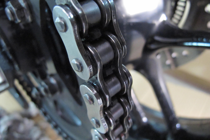 Como Limpar e Lubrificar a Corrente da Moto corrente de moto