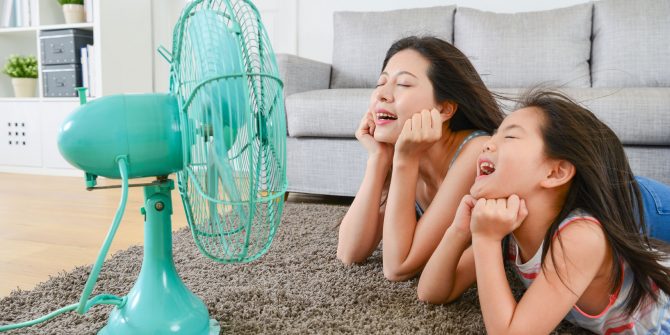 Como esfriar a casa naturalmente e sem ar condicionado ventilador li refresca família