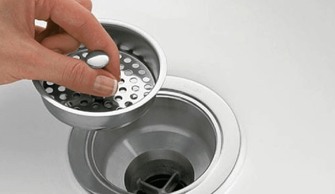Como desentupir a pia da cozinha – métodos rápido e barato que uncionam tampa de ralo