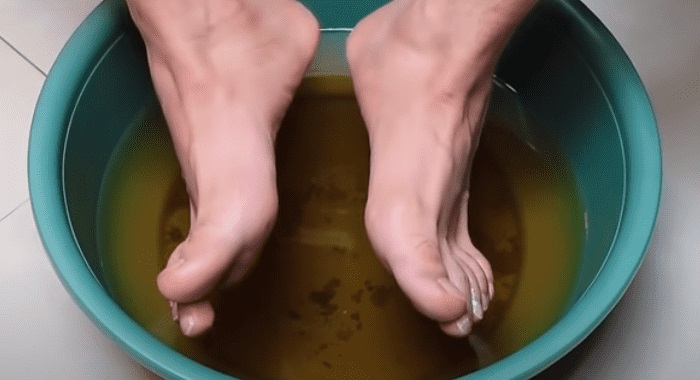 pes dentro de agua com vinagre