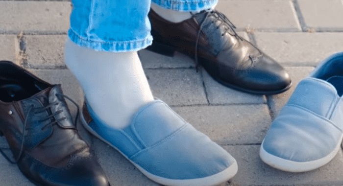 trocando sapato social por sapato de pano