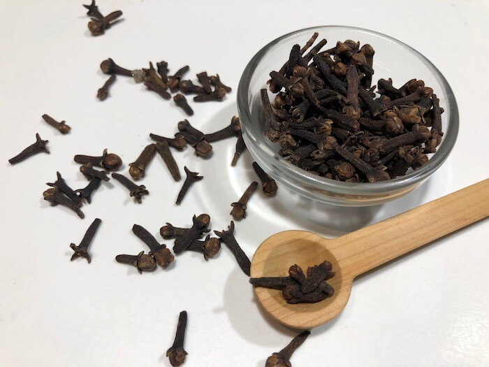 Coma dois cravos-da-índia por dia, veja o que acontecerá CRAVOS DA INDIA